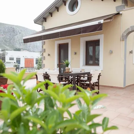 λειτουργικό σπίτι σε κεντρική τοποθεσία *