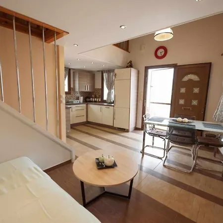 λειτουργικό σπίτι σε κεντρική τοποθεσία Apartmán